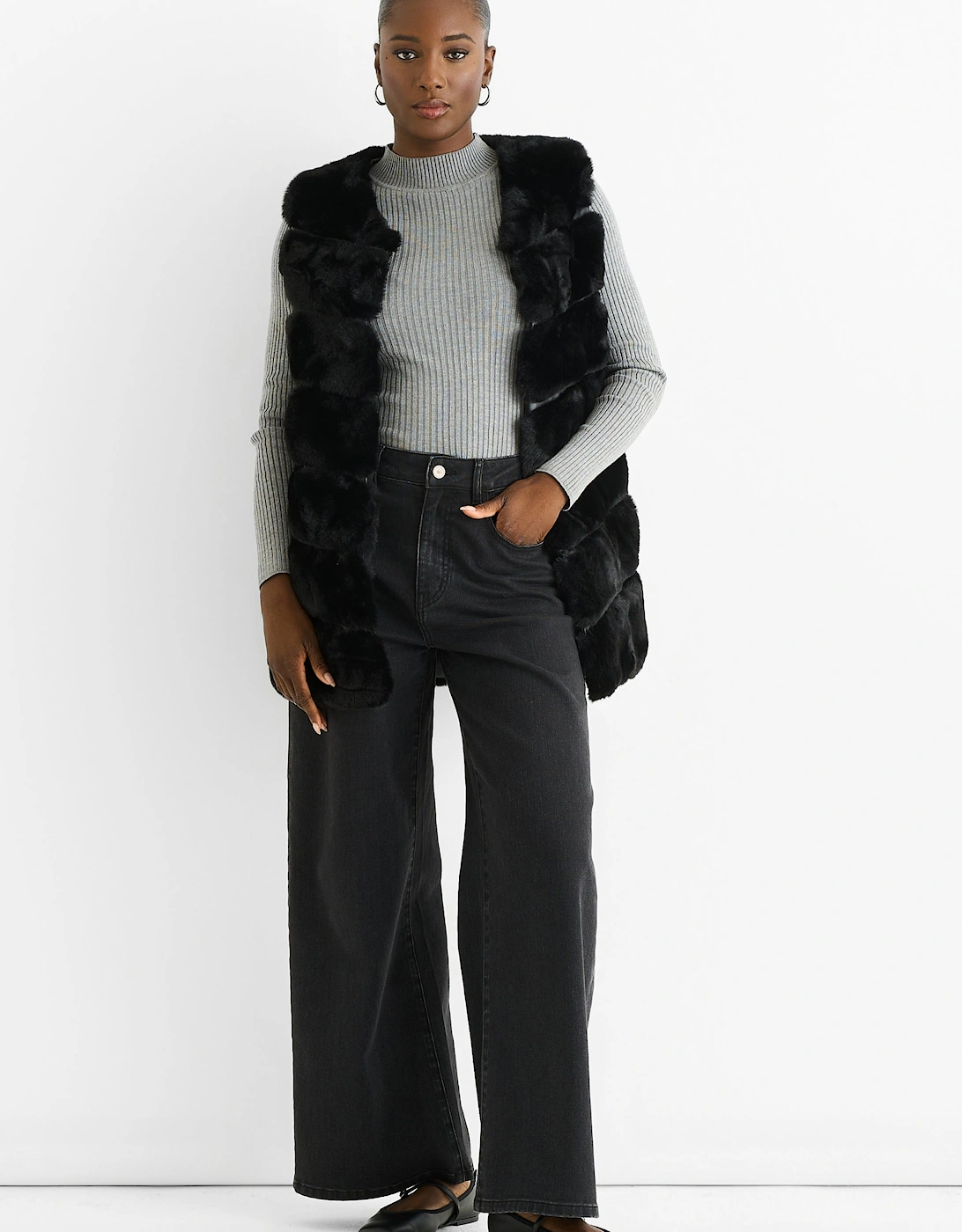 Gini London Women's Black Diagonal Cut Sleeveless Faux Fur Gilet - Size: 8/10