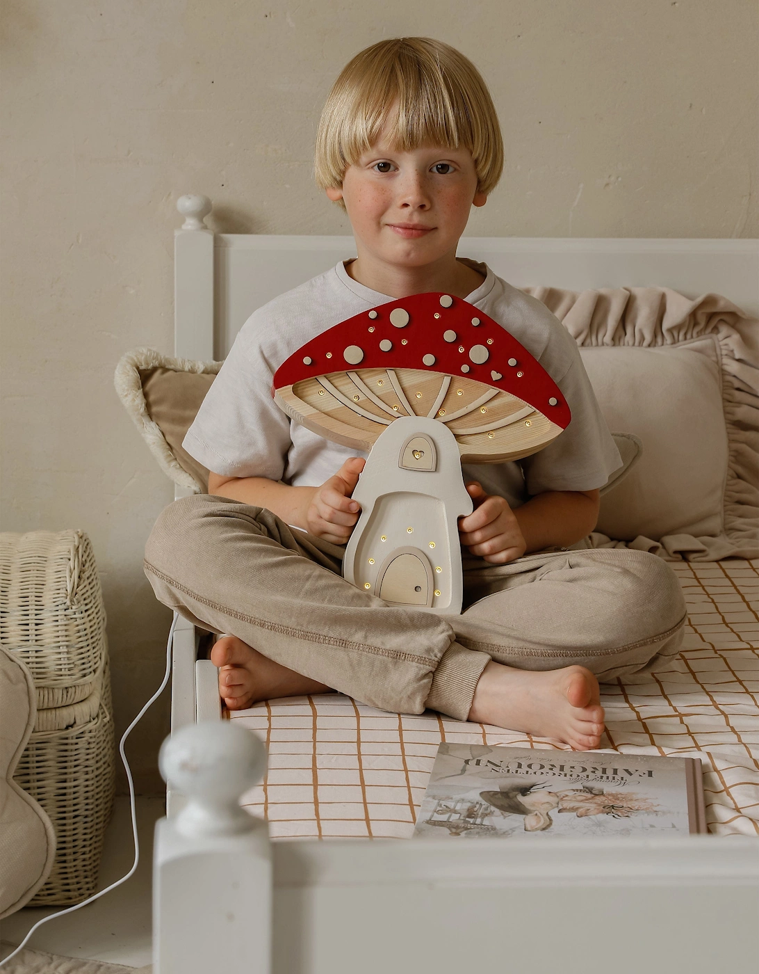 Mushroom Lamp in Red (31.5x29x5.5 cm)