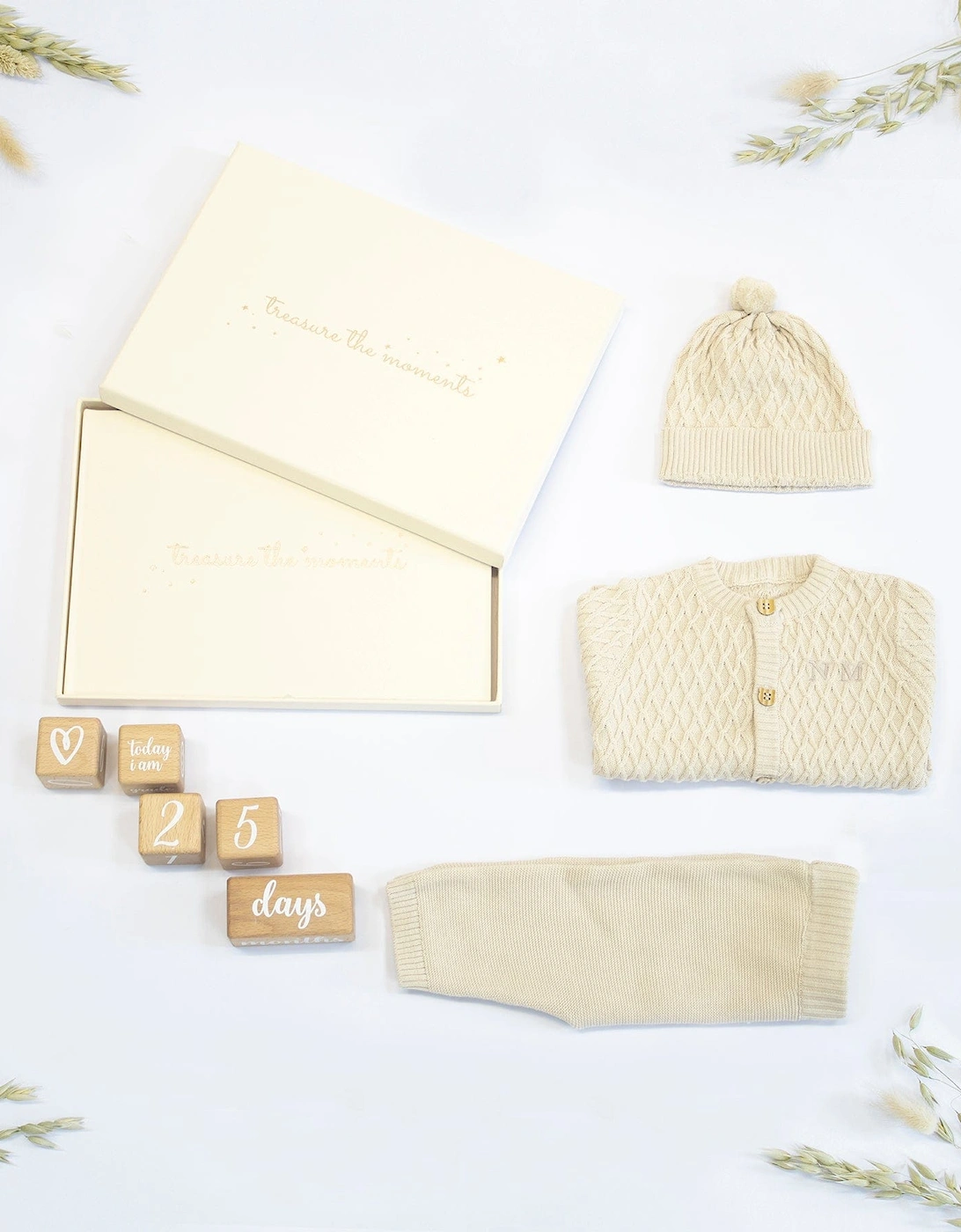 HELLO BABY GENDER NEUTRAL GIFT SET, 6 of 5