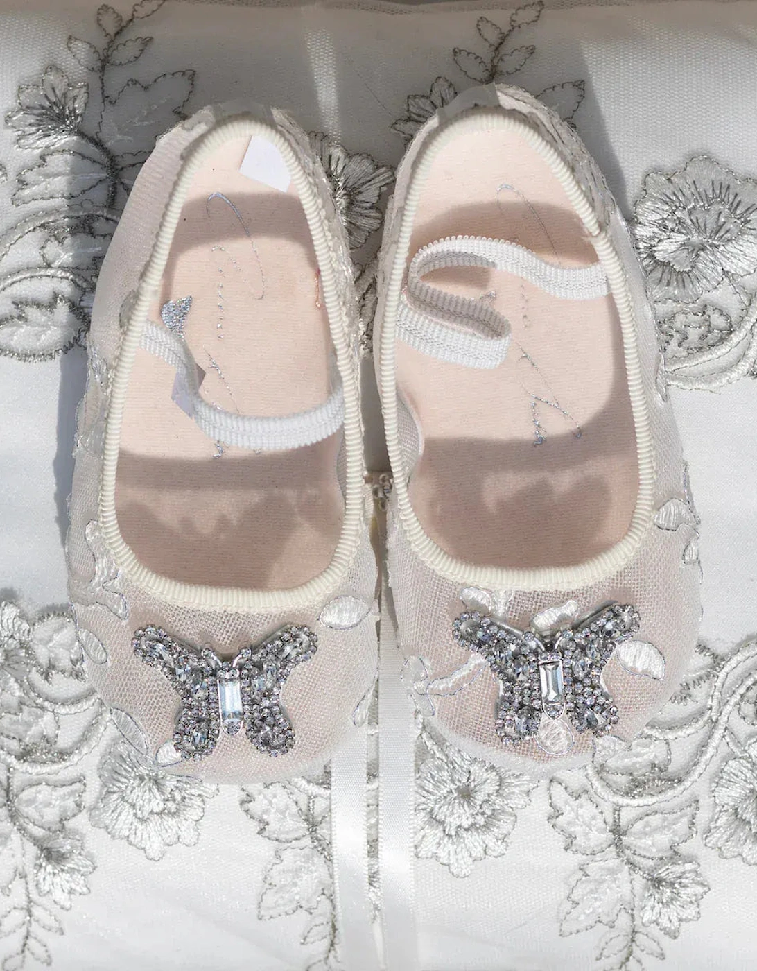 X ARUNA SETH IVORY GIFT SET