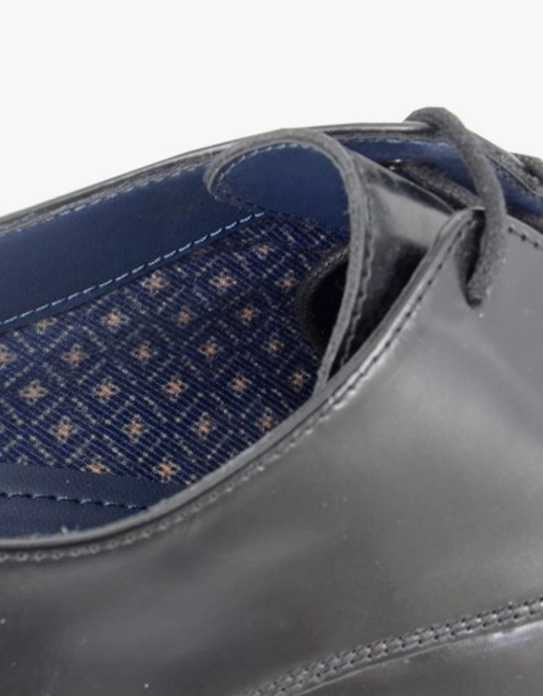 M690A Mens Shoes Black