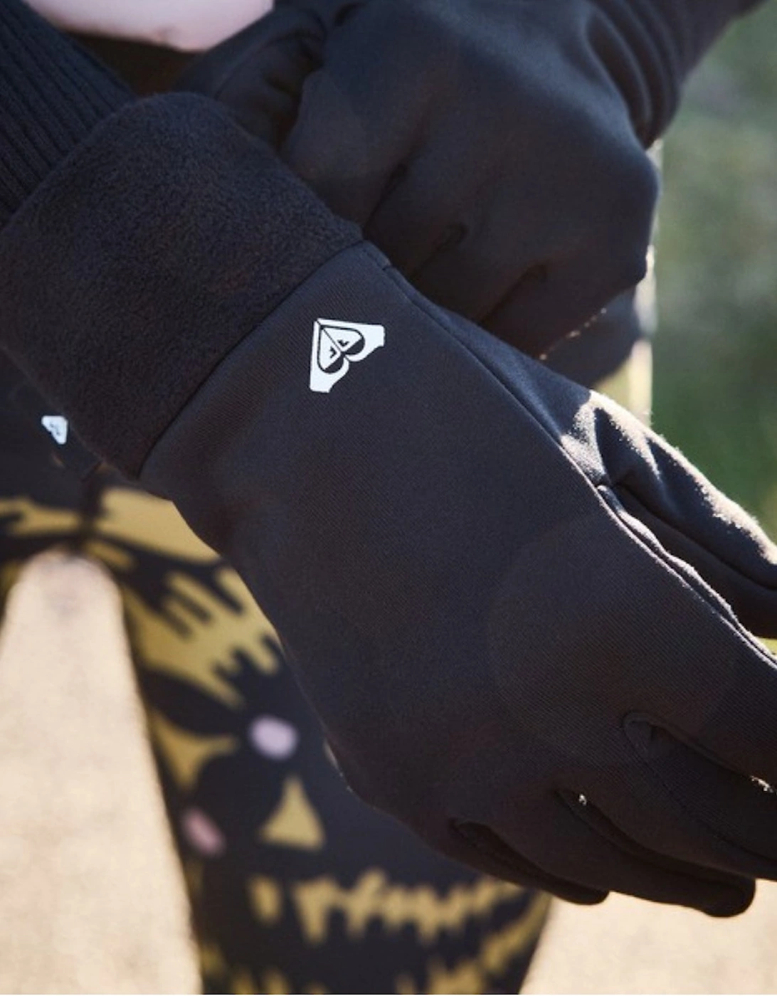 Womens Underwater Knitted Gloves, 2 of 1