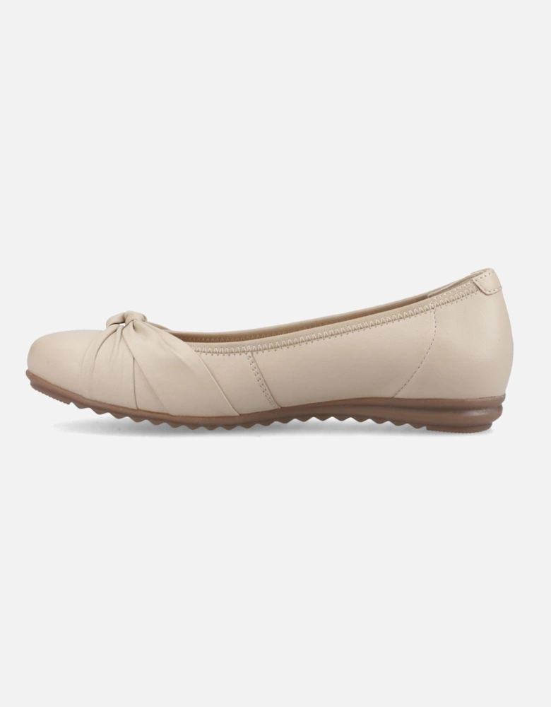 Lilith Leather Women's Cream Standard Flats