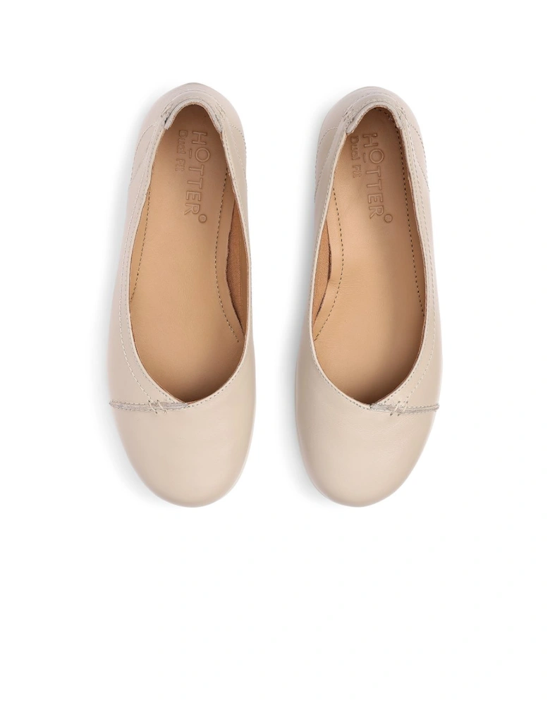 Robyn II Womens Wide Fit Pumps