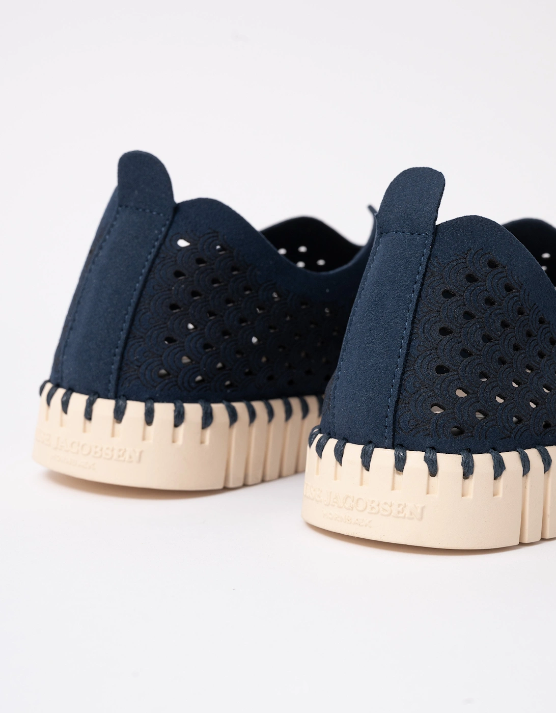 Tulip Slip-In Womens Shoes - Dark Indigo 660