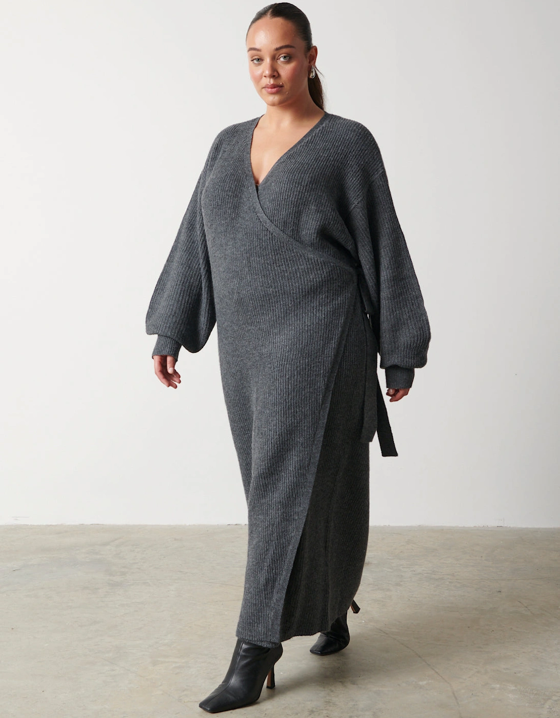 Kinsley Ribbed Wrap Dress Curve - Charcoal Grey