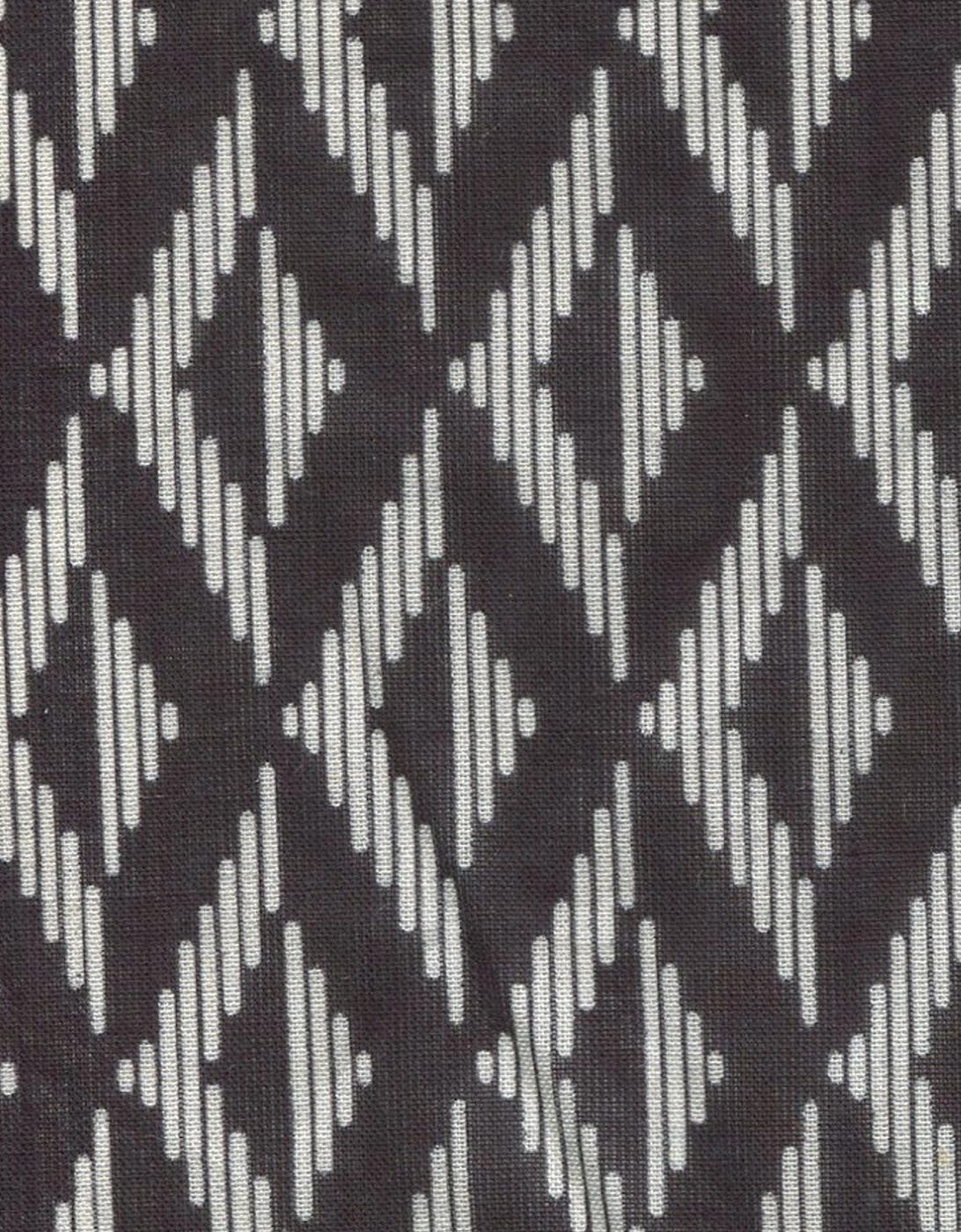 Asymmetrical Rhombus Scarf Black