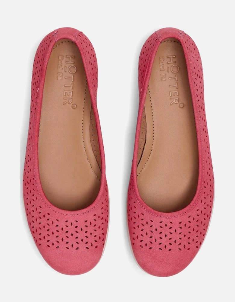 Livvy II Womens Pumps