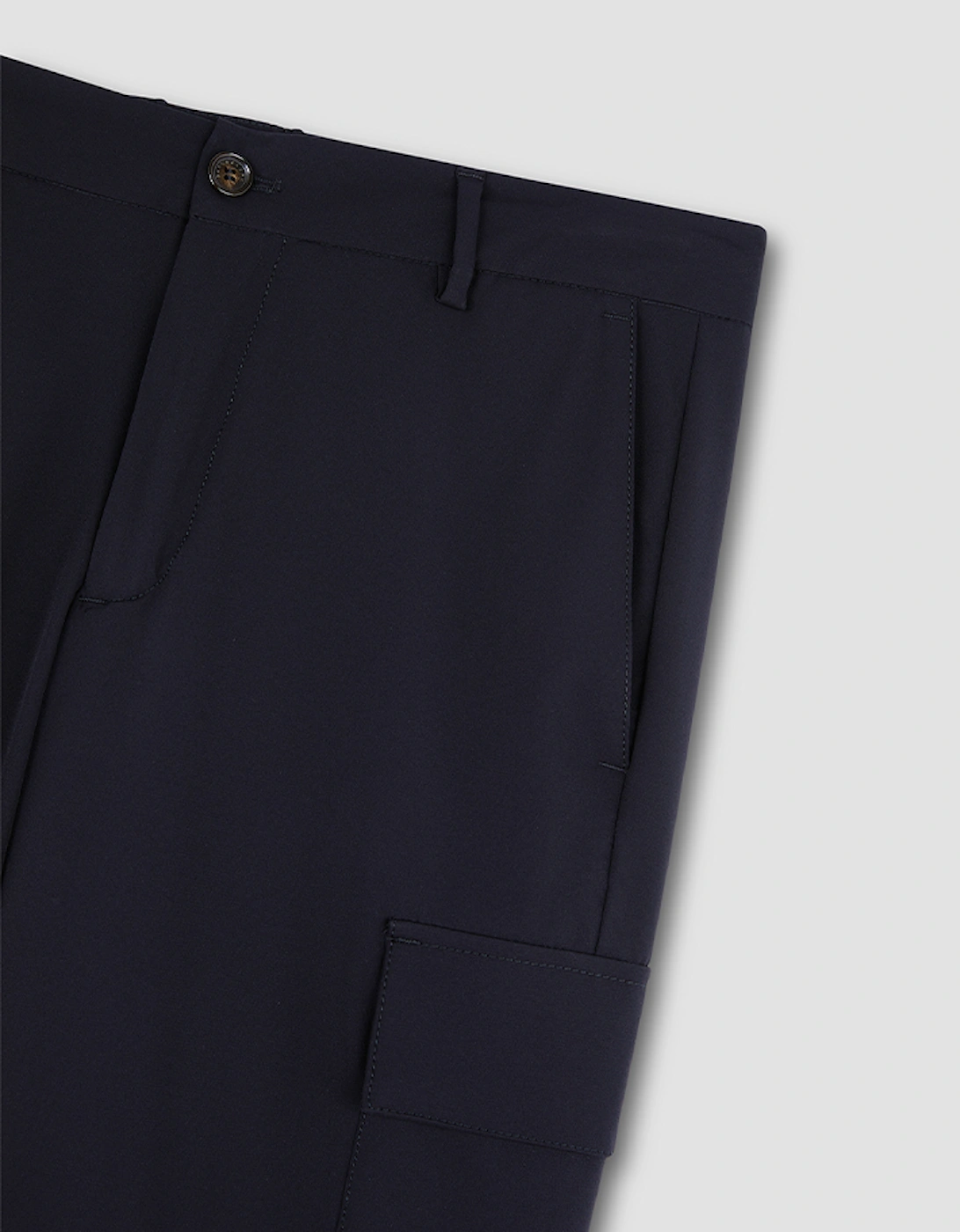Dynamic Cargo Trousers in Lightweight Technical Fabric