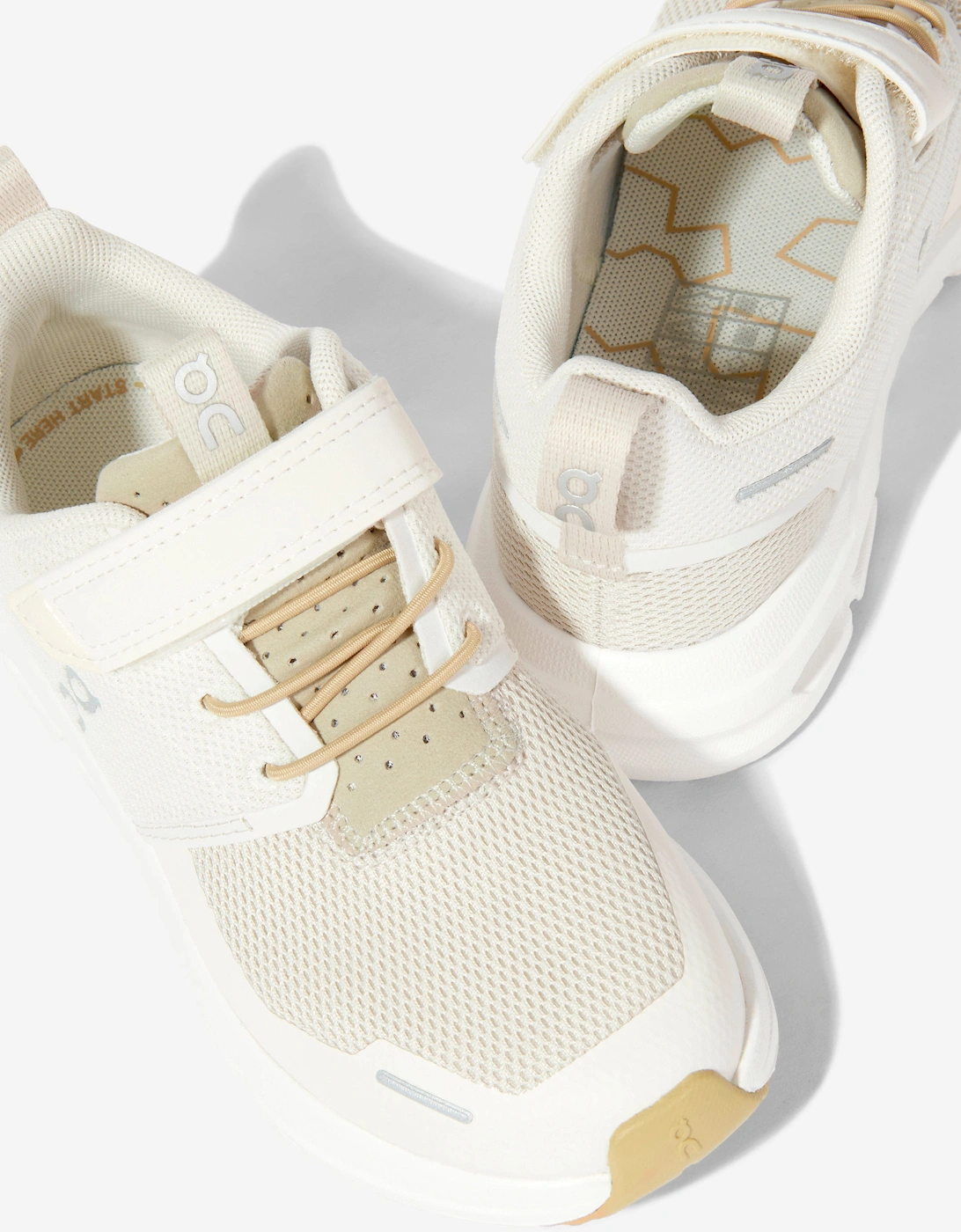 Running Kids Cloud Play Trainers in Ivory