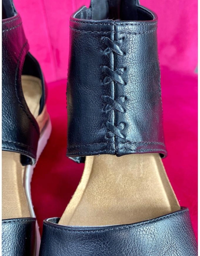 Azura Exchange Black Crisscross Detail Hollowed Leather Gladiator Sandals