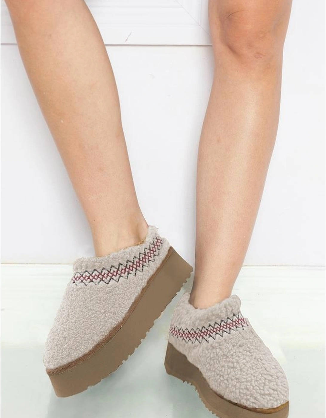 Azura Exchange White Embroidered Sherpa Plush Thick Sole Winter Slippers