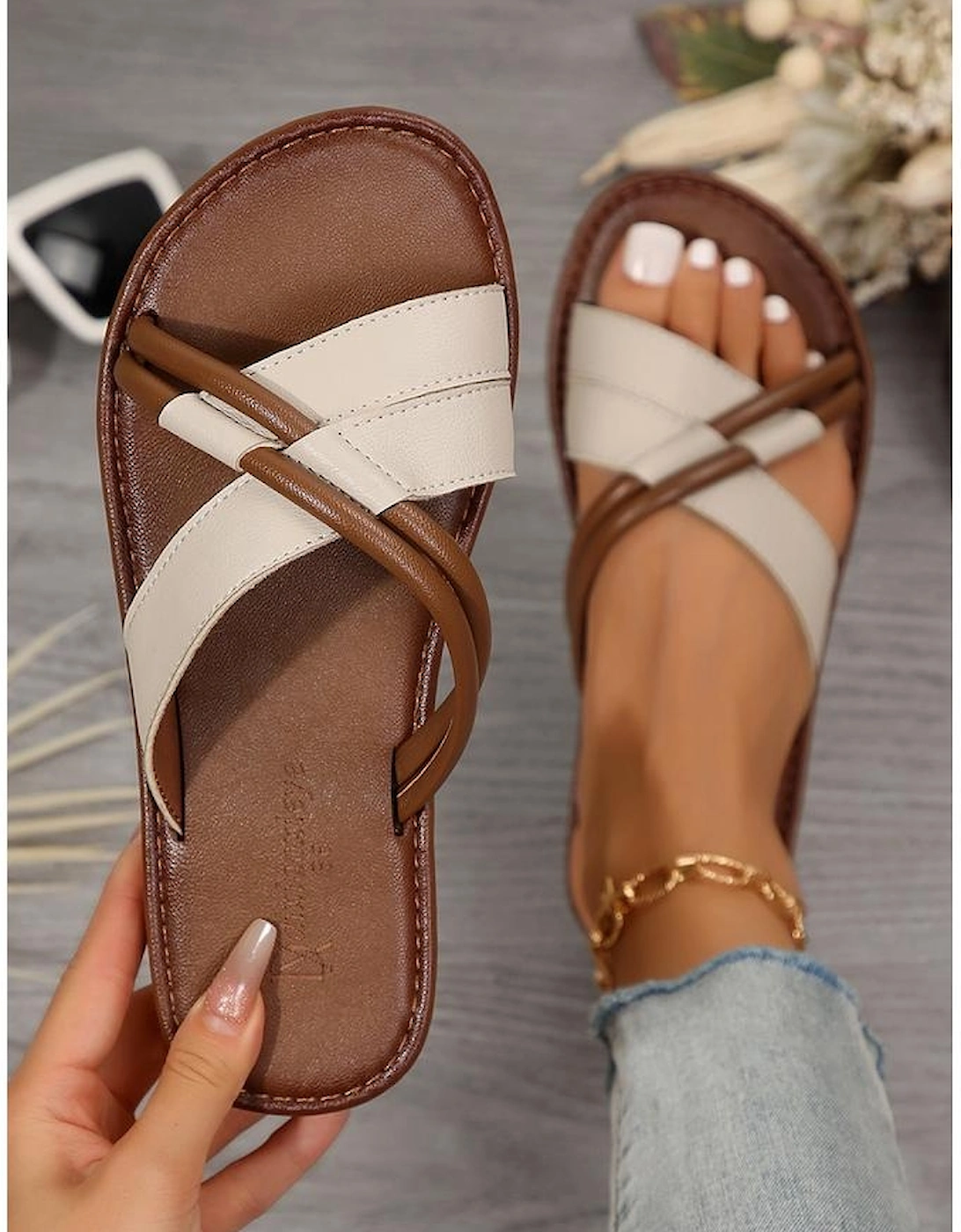 White Criss Cross PU Leather Flat Slippers