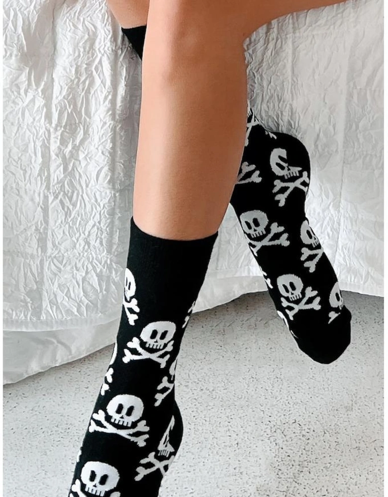 Color black Halloween Skull & Crossbones Crew Socks