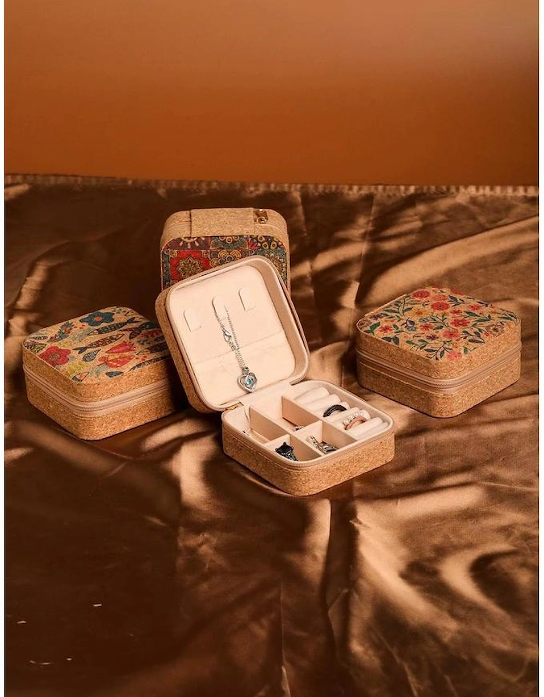 Azura Exchange Light French Beige Retro Floral Print Portable Square Jewelry Box