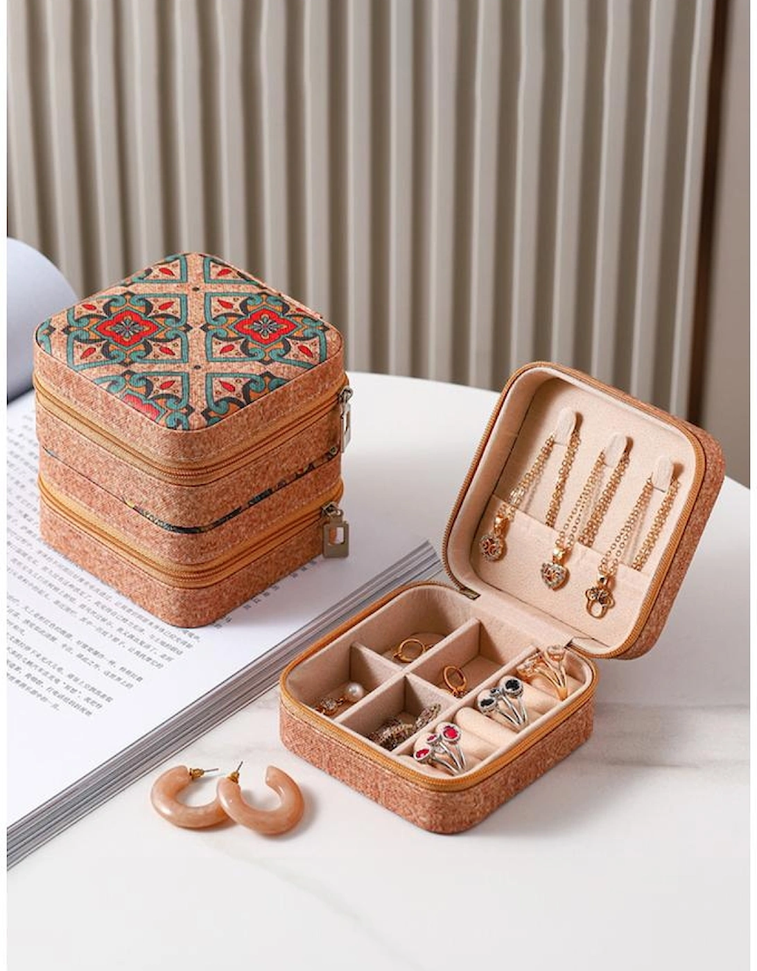 Azura Exchange Light French Beige Retro Floral Print Portable Square Jewelry Box