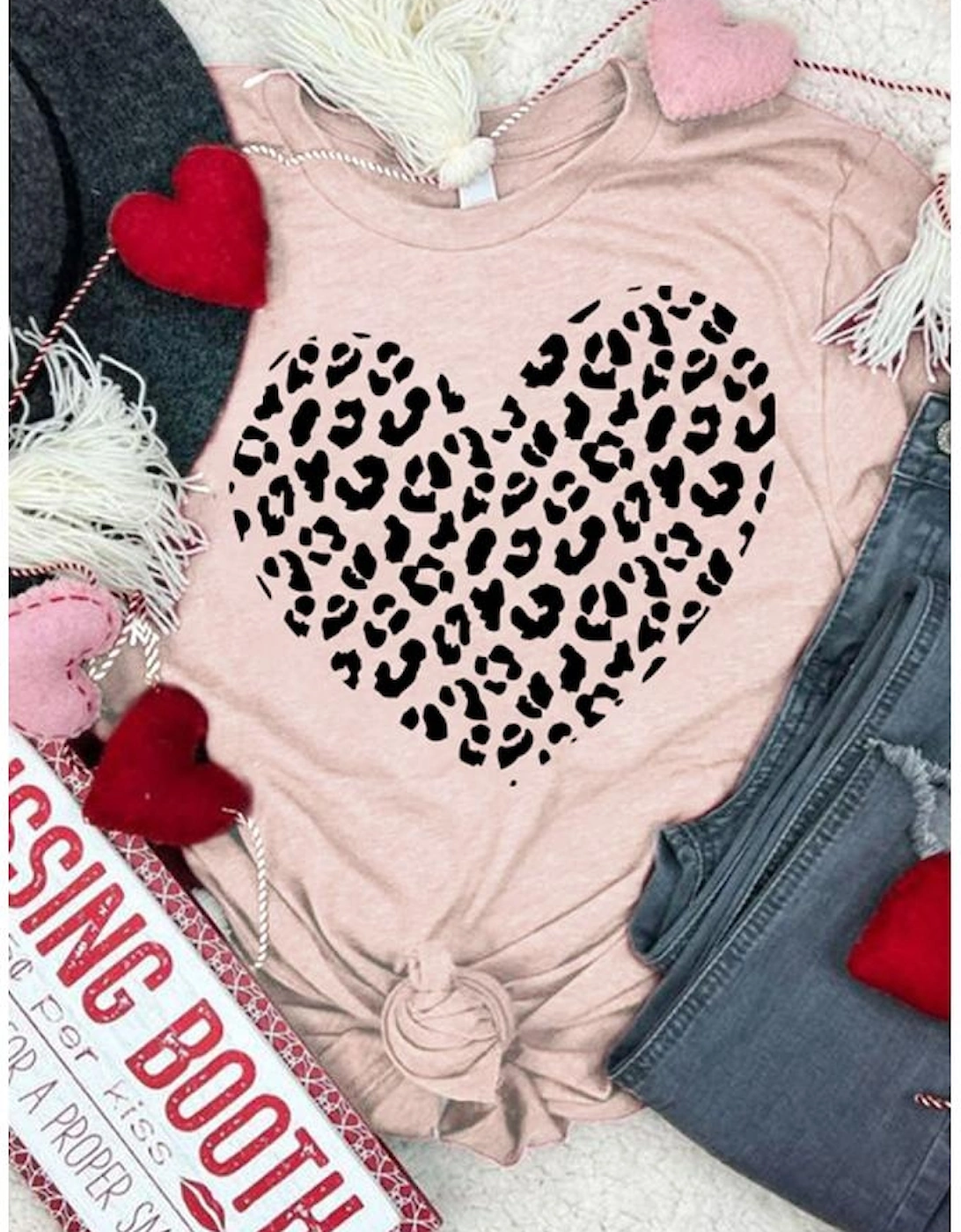 Azura Exchange Heart Shaped Print Crew Neck Graphic Tee