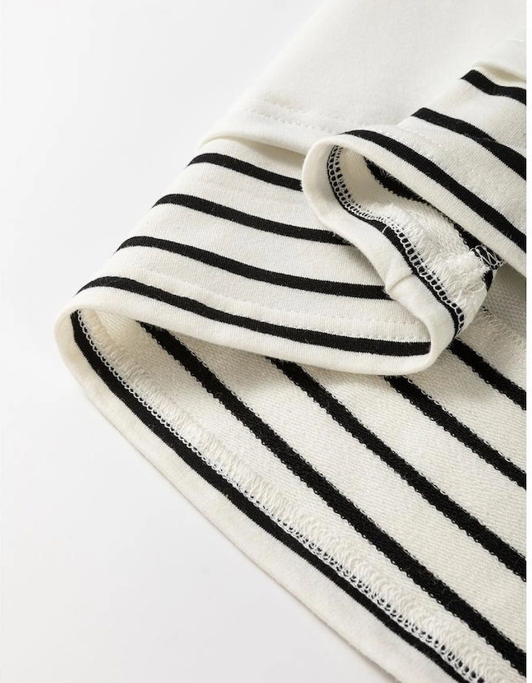 White Stripe Colorblock Sleeve Exposed Seam Fake-2-Piece Sweatshirt