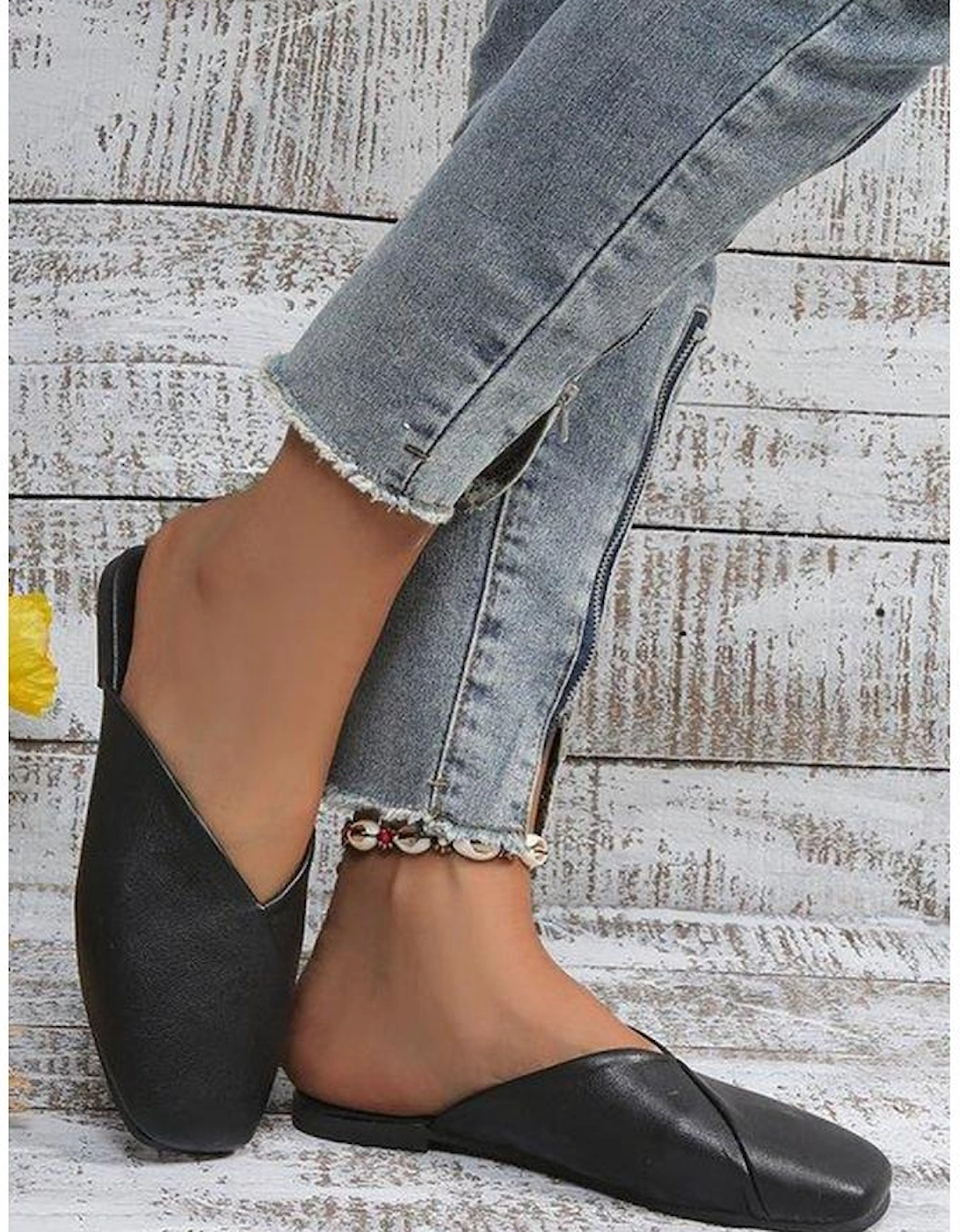 Azura Exchange Leather Slip-On Slippers with Square Toe