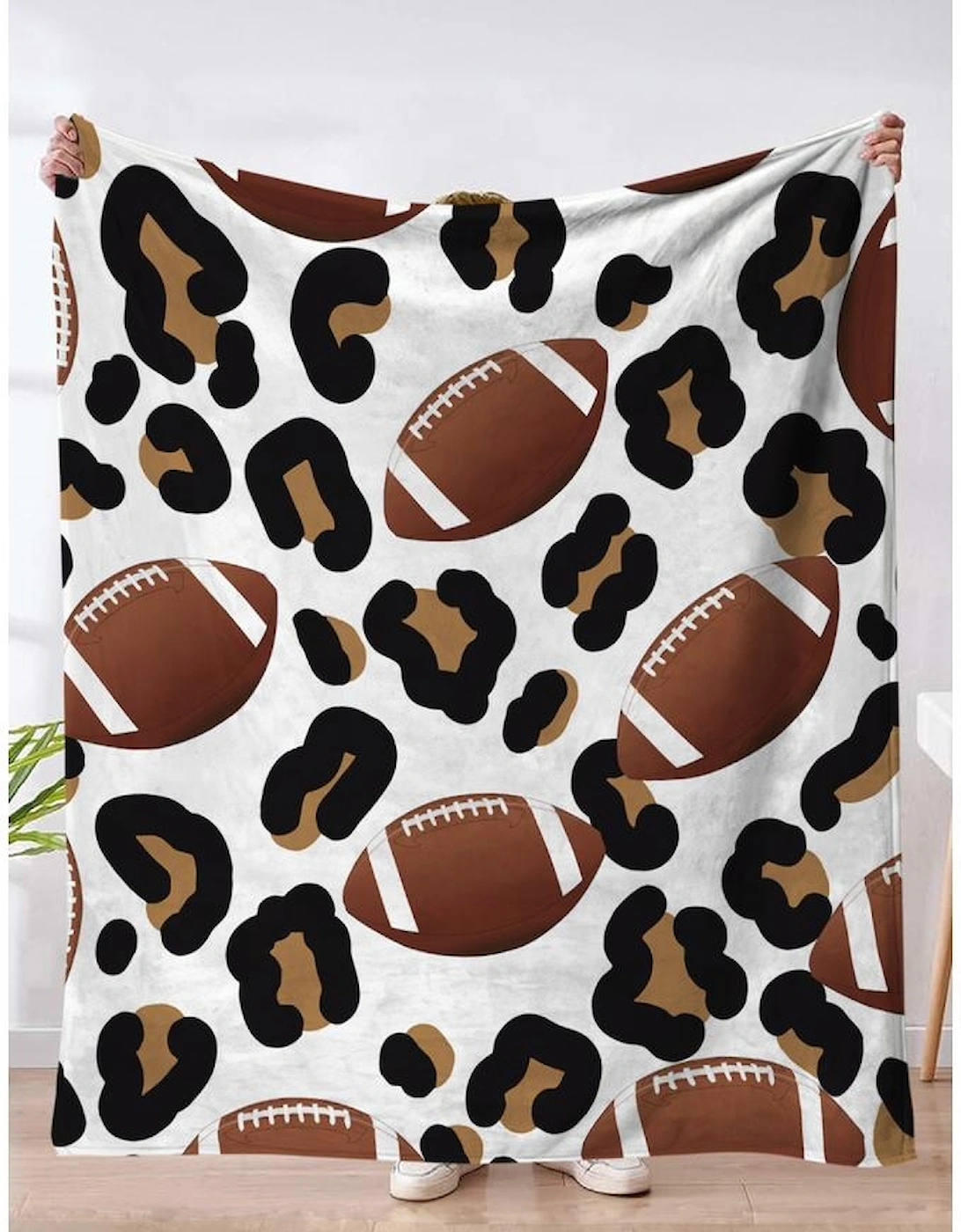 White Leopard & Rugby Print Flannel Blanket 130*150cm