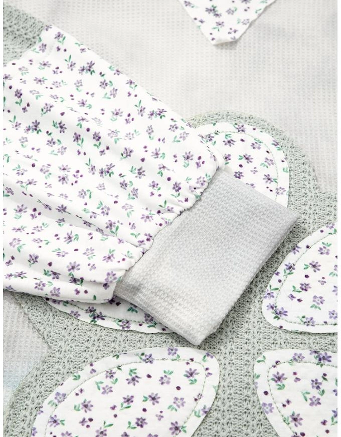 Green Floral Patched Waffle Textured Colorblock V Neck Casual Hooded Top