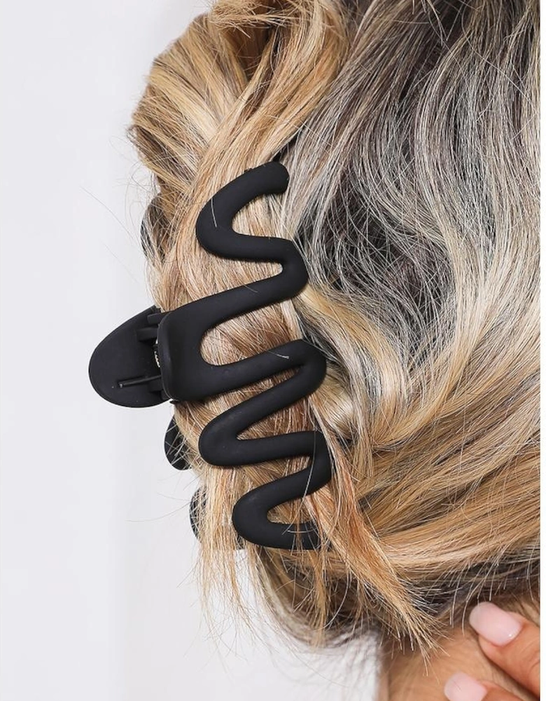 Black Wave Shape Resin Large Hair Claw Clip
