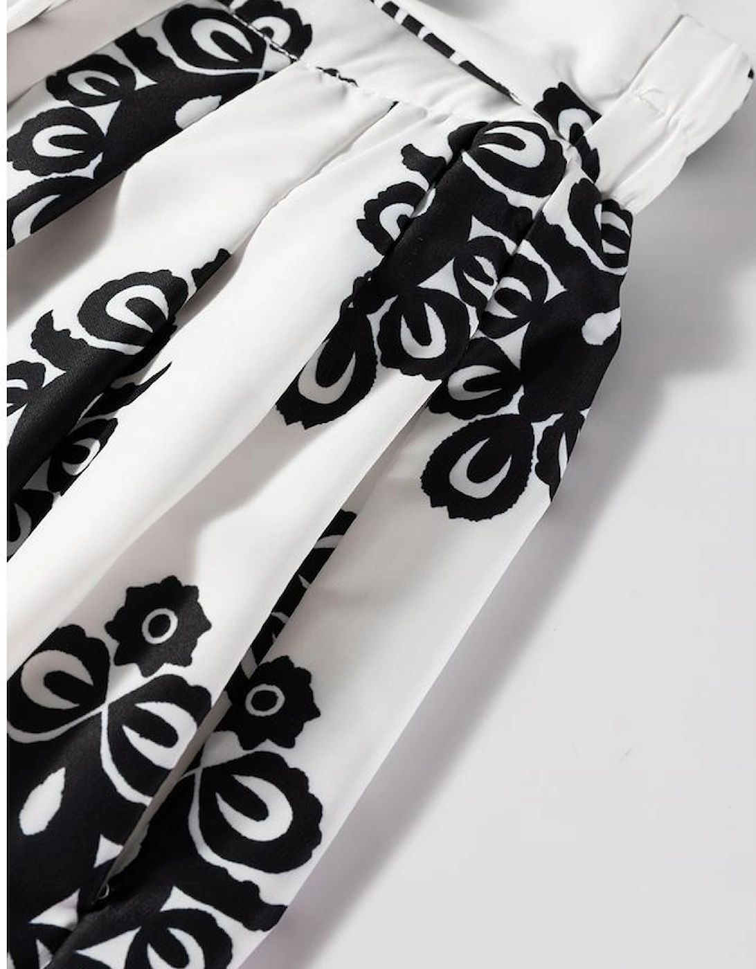 Black Tribal Geometric Print Belted High Waist Casual Shorts