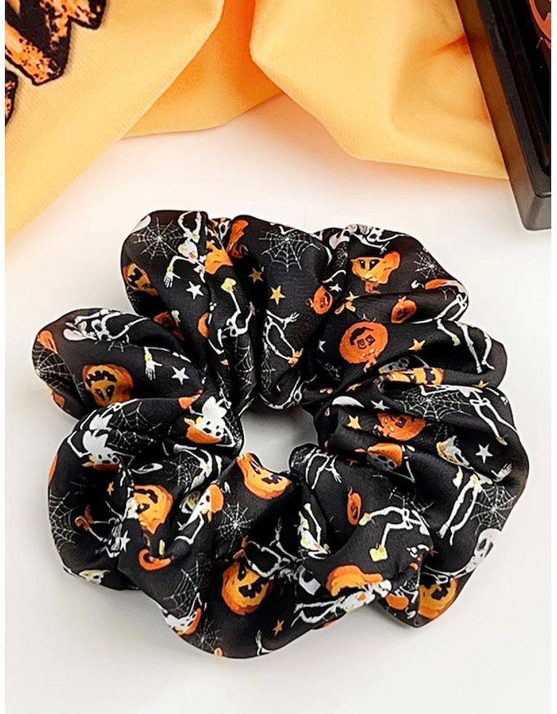 Azura Exchange Black Halloween Pattern Print Hair Scrunchie