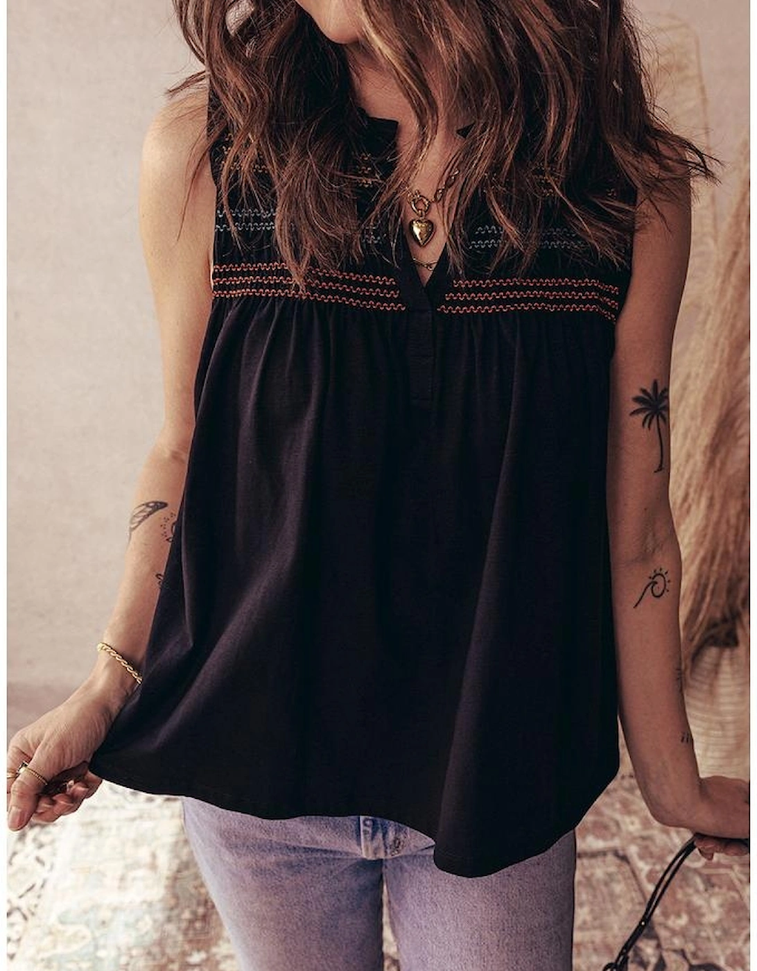 Black Colorful Shirred Yoke Notched V Neck Tank Top