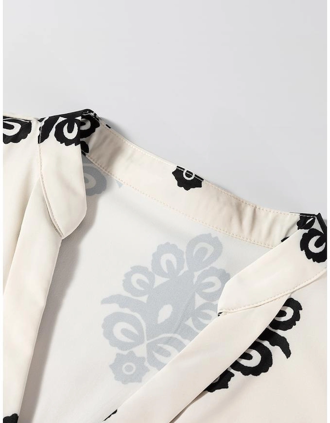 Black Geometric Print Short Sleeve V Neck Blouse