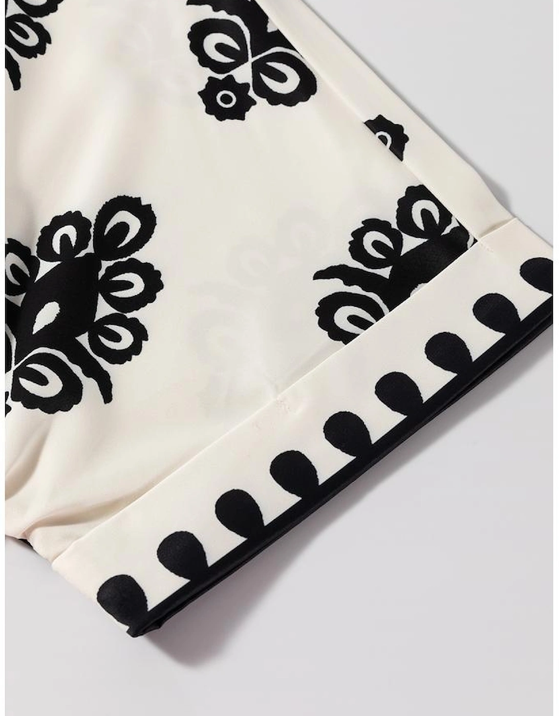 Black Geometric Print Short Sleeve V Neck Blouse