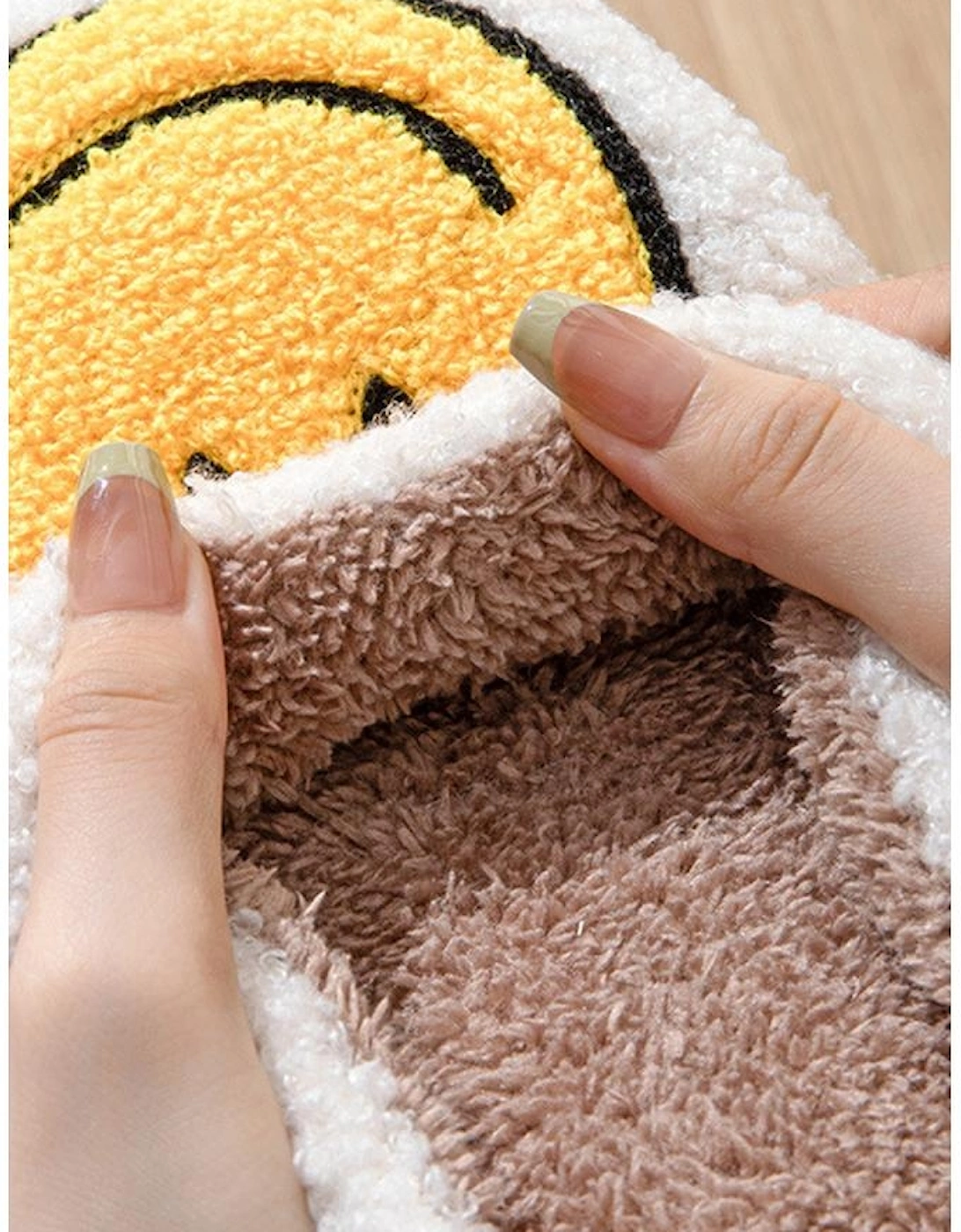 Azura Exchange White Smile Face Print Non-slip Plush Slippers, 10 of 9