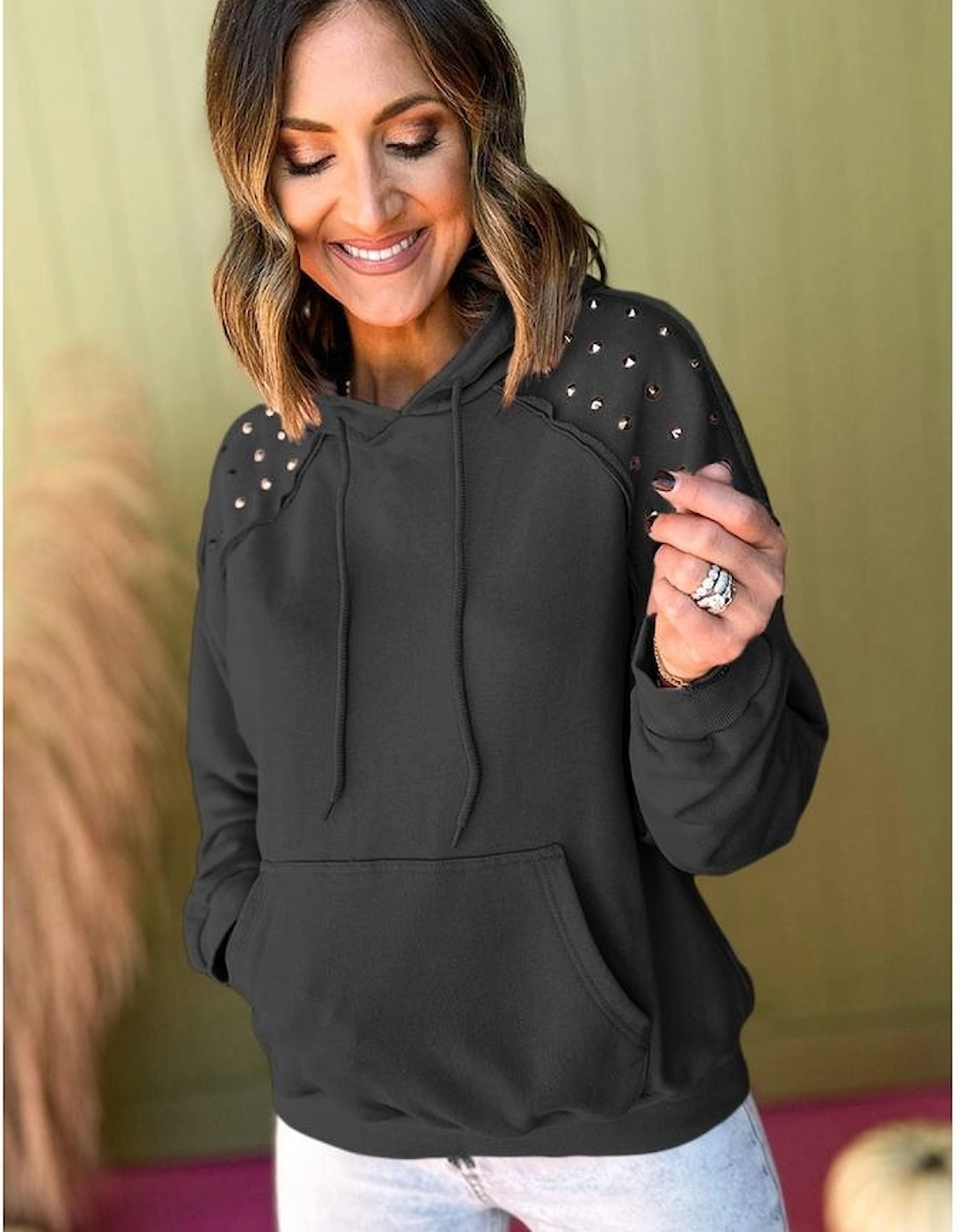Black Solid Color Rivet Stud Raglan Sleeve Hoodie with Pocket