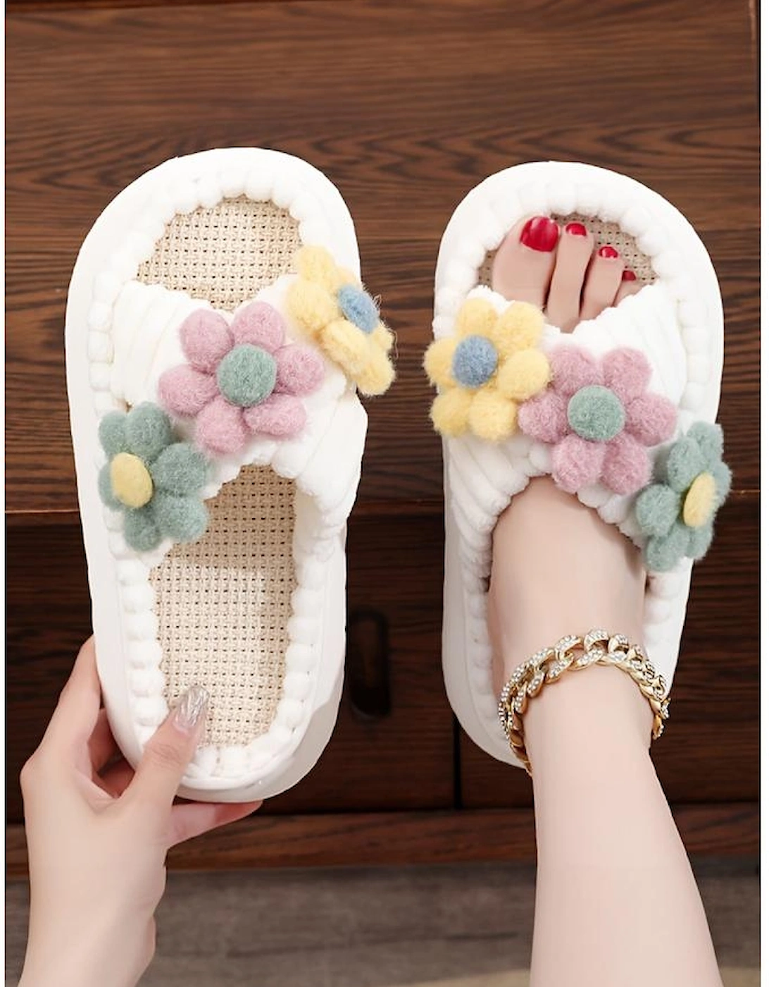 Azura Exchange White Fuzzy Flower Cross Strap Open Toe Slippers