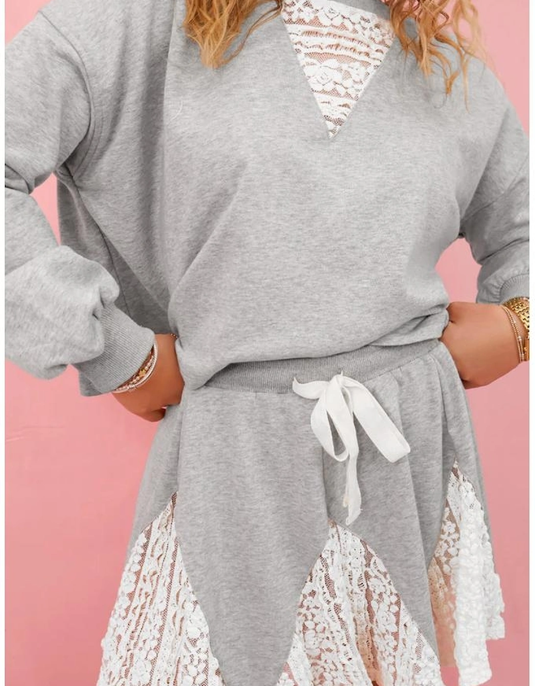 Light Grey Lace Patchwork Drop Shoulder Pullover Drawstring Skort 2pcs Outfit