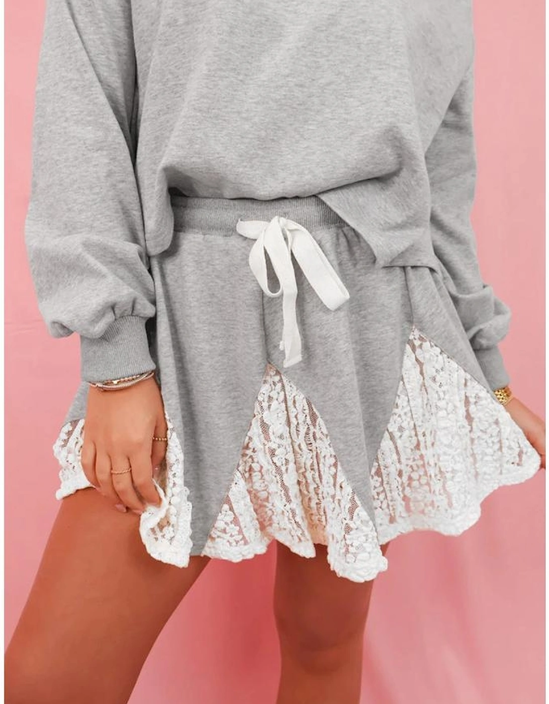 Light Grey Lace Patchwork Drop Shoulder Pullover Drawstring Skort 2pcs Outfit