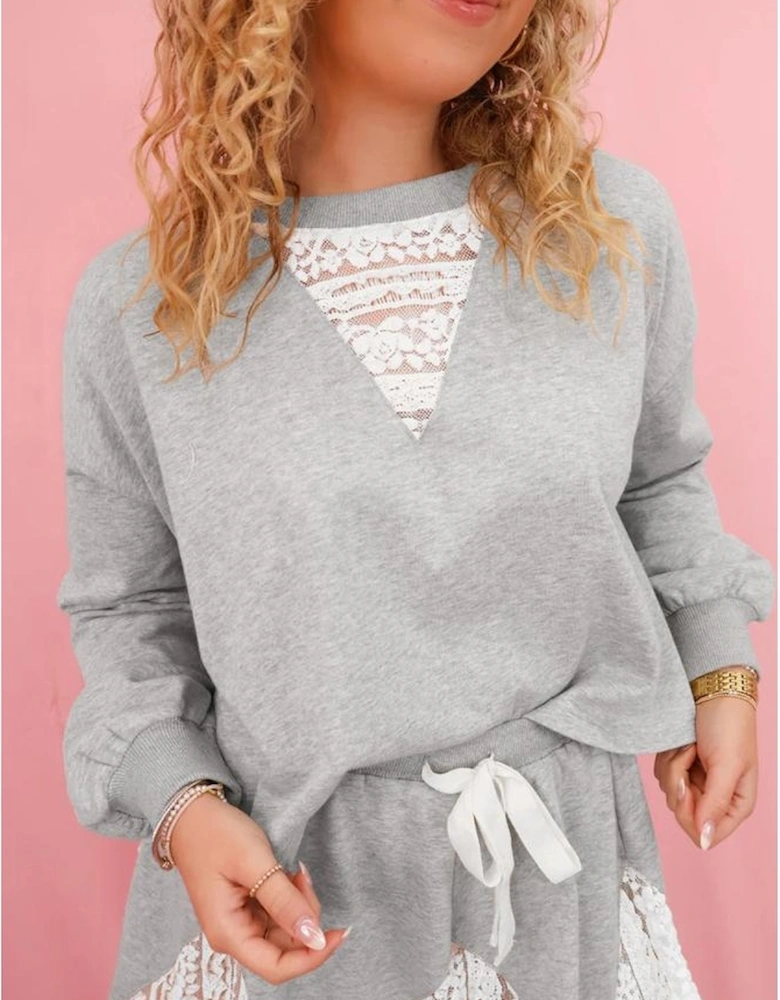 Light Grey Lace Patchwork Drop Shoulder Pullover Drawstring Skort 2pcs Outfit