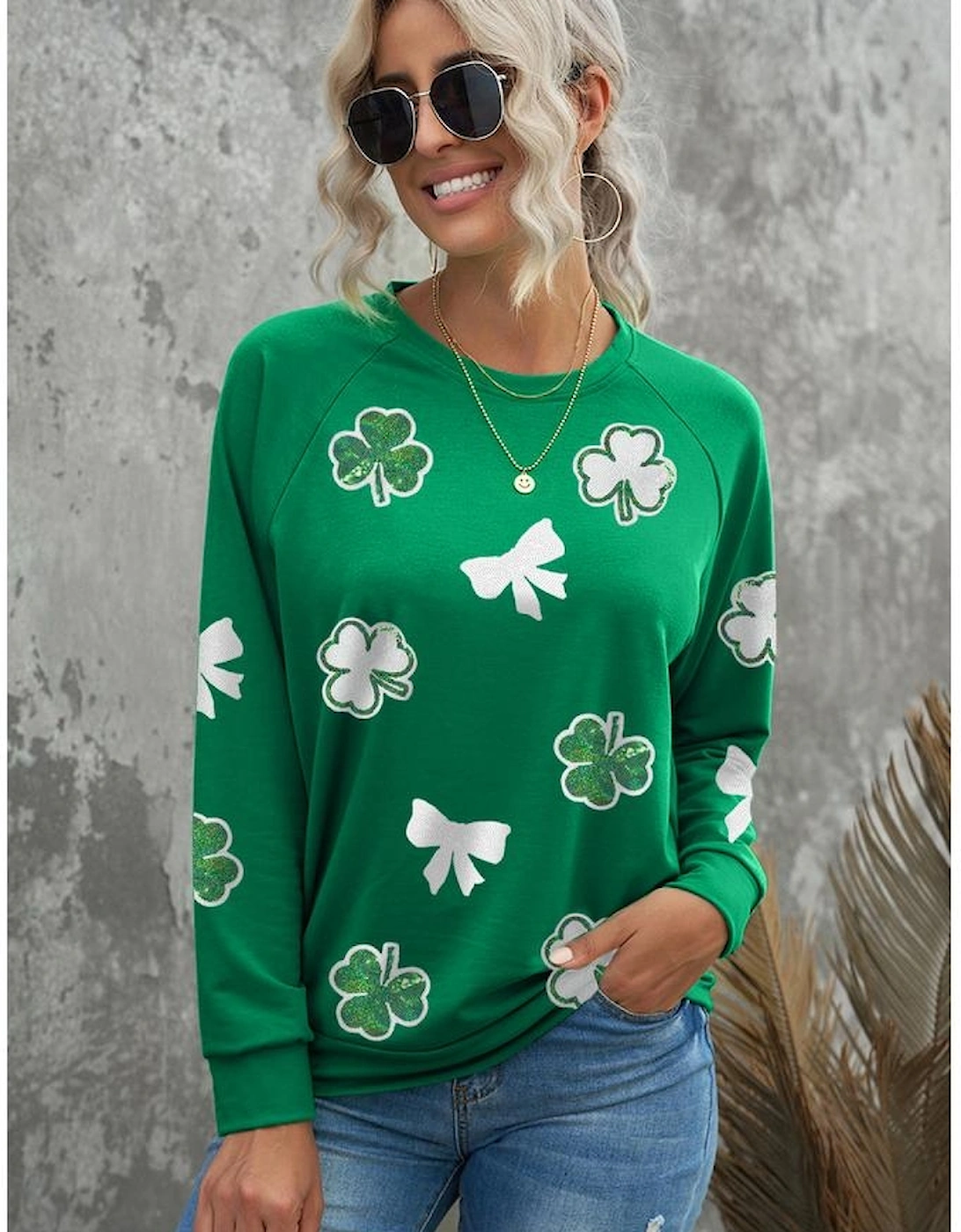 Green Sequin Bow Clover Graphic Pullover Sweatshirt