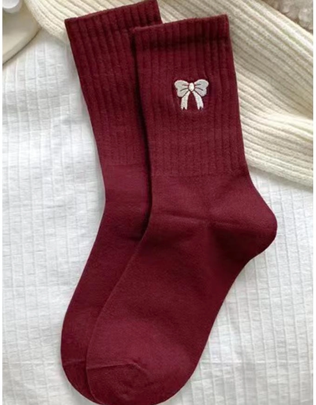 Azura Exchange Fiery Red Embroidered Bowknot Ribbed Crew Socks