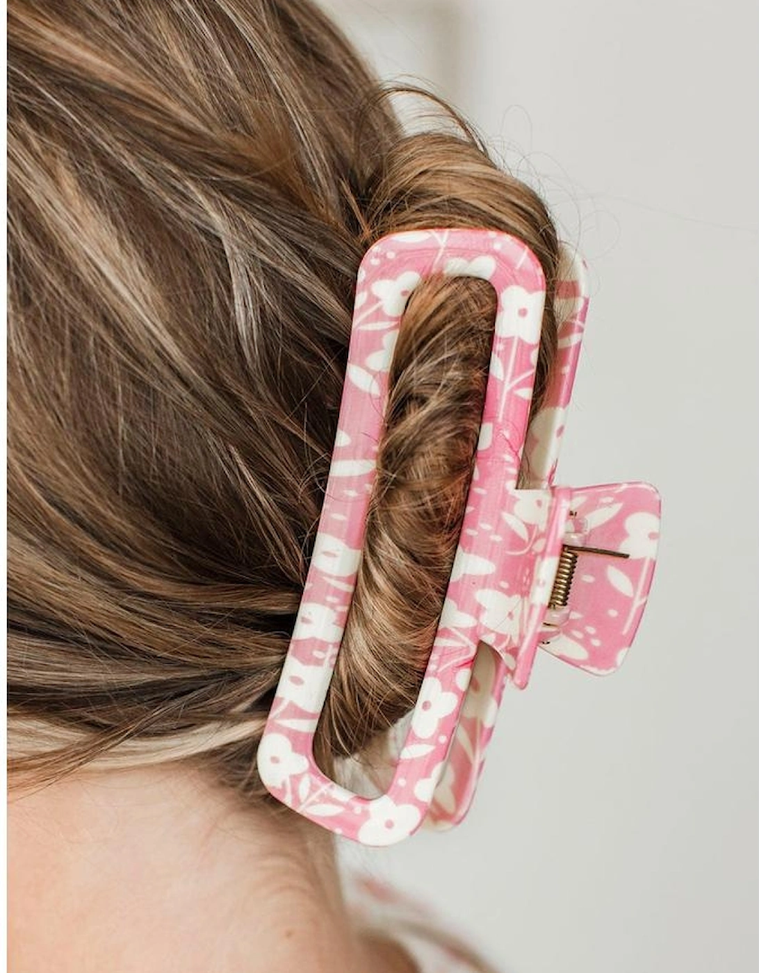 Azura Exchange Pink Floral Printed Hollow Out Claw Clip, 4 of 3