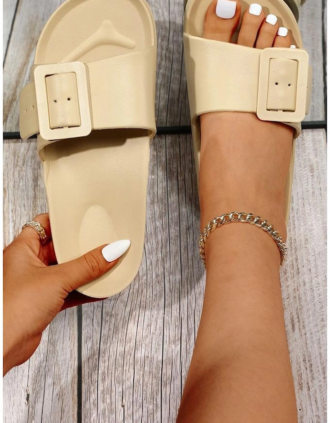 Parchment Buckle Decor Wide Band Thick Sole Slippers