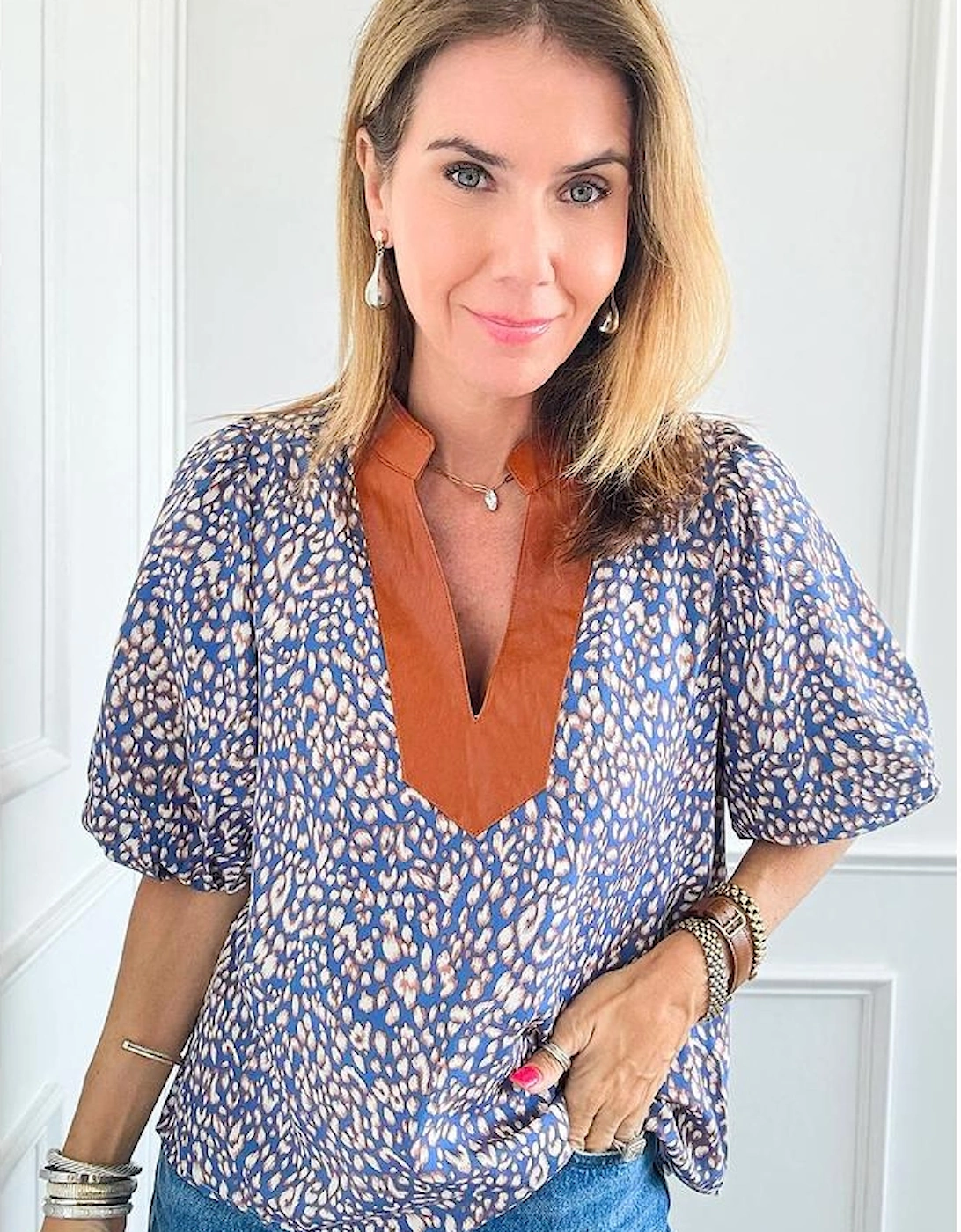 Ashleigh Blue Leopard Print Spot Contrast V Neck Half Puff Sleeve Shirt