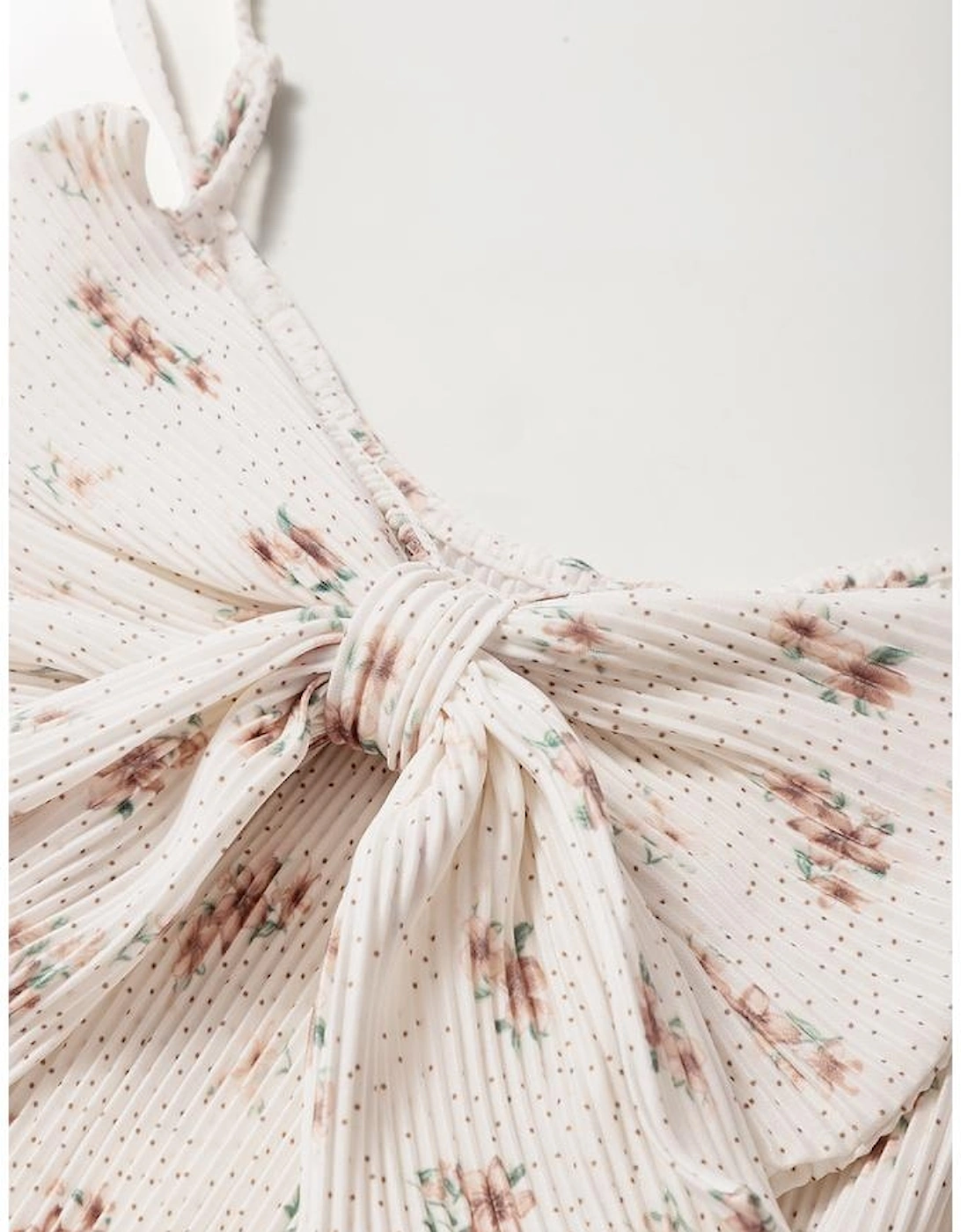 White Floral Pleated Big Bow Back Spaghetti Straps Tank Top