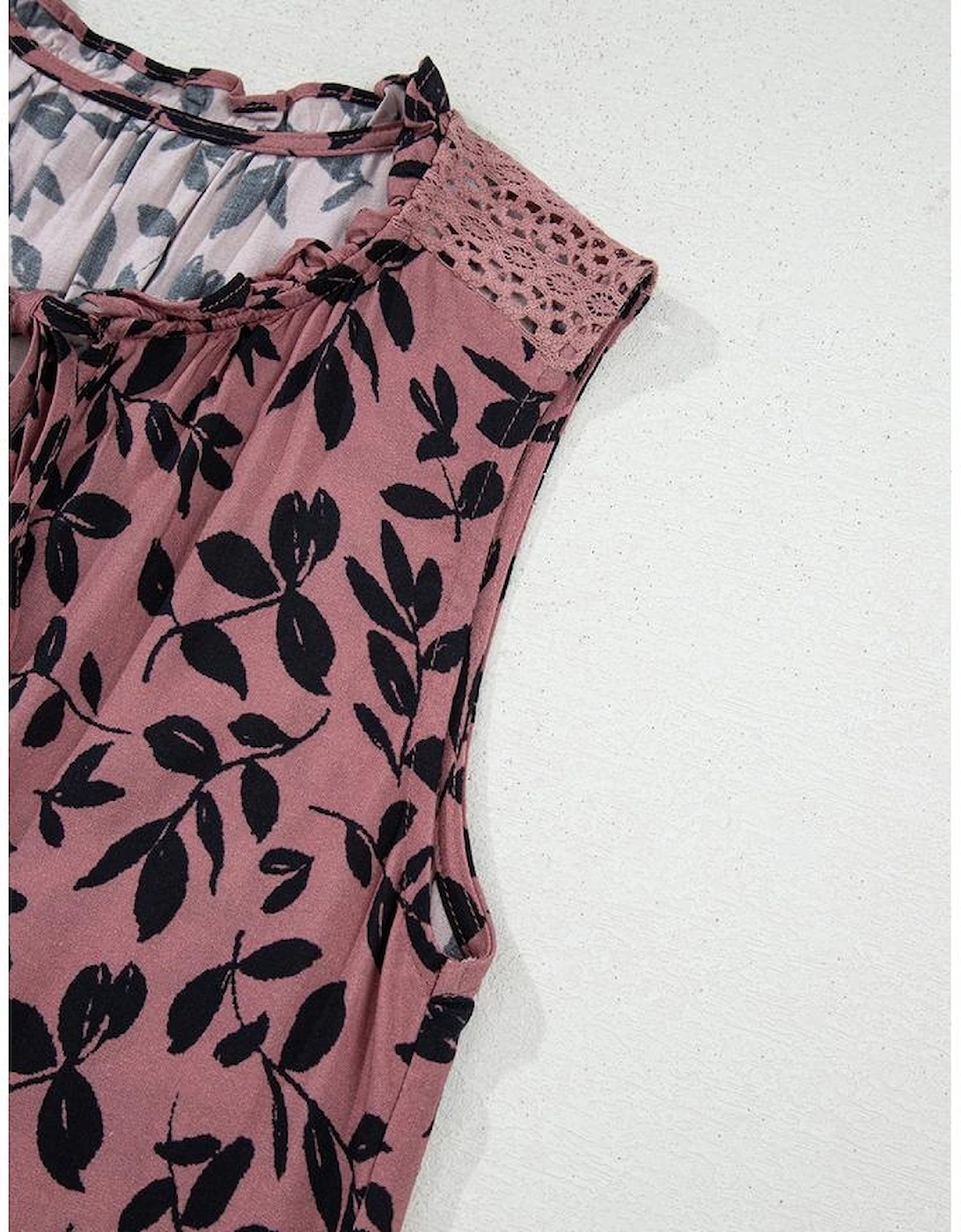 Brown Leaf Print Lace-up V Neck Crinckled Tank Top