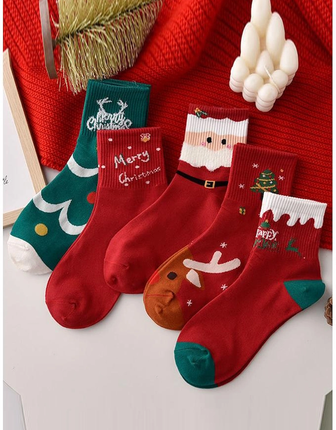 Azura Exchange Fiery Red 5 Pairs Festive Merry Christmas Cartoon Print Socks