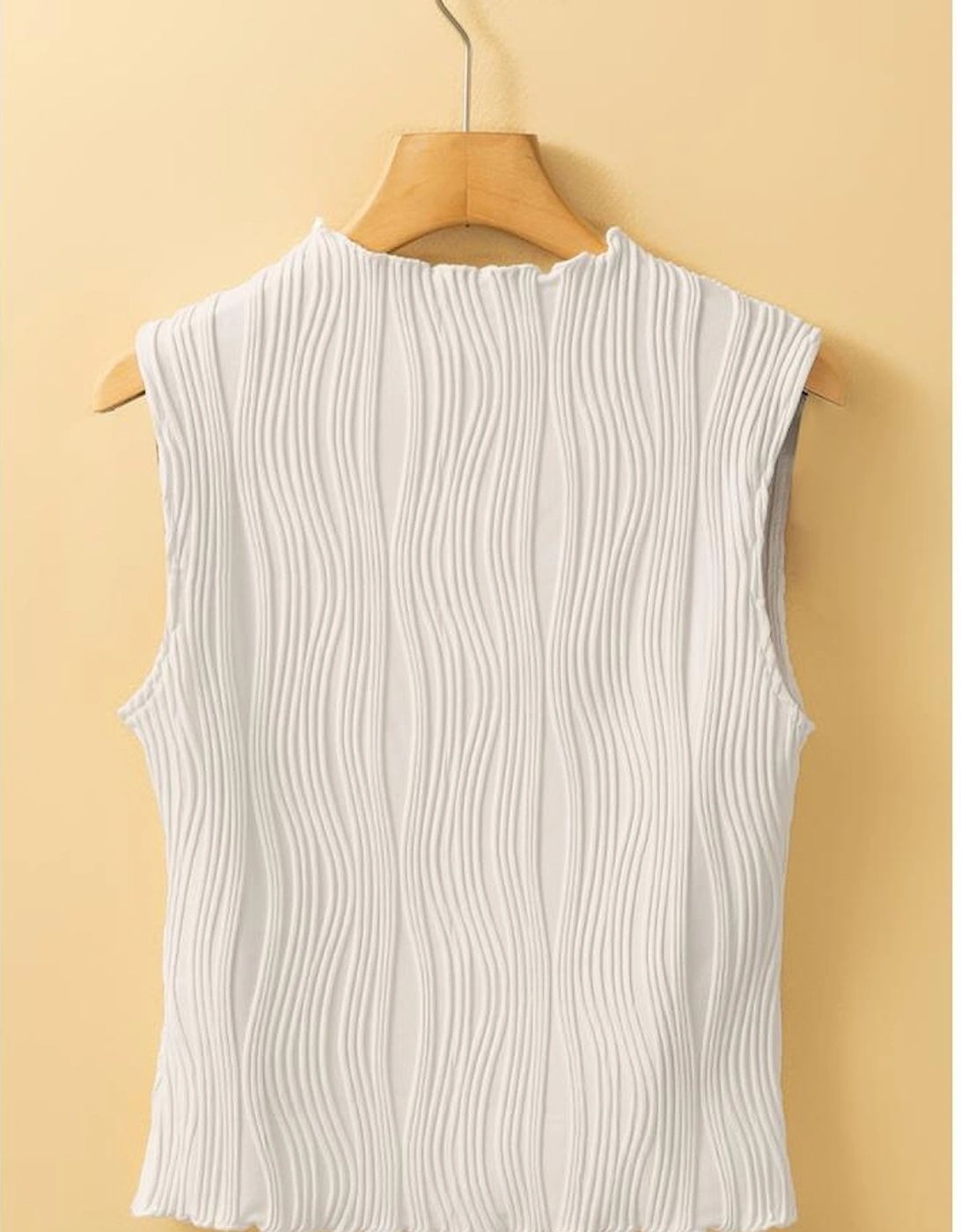White Solid Color Wavy Textured Round Neck Tank Top