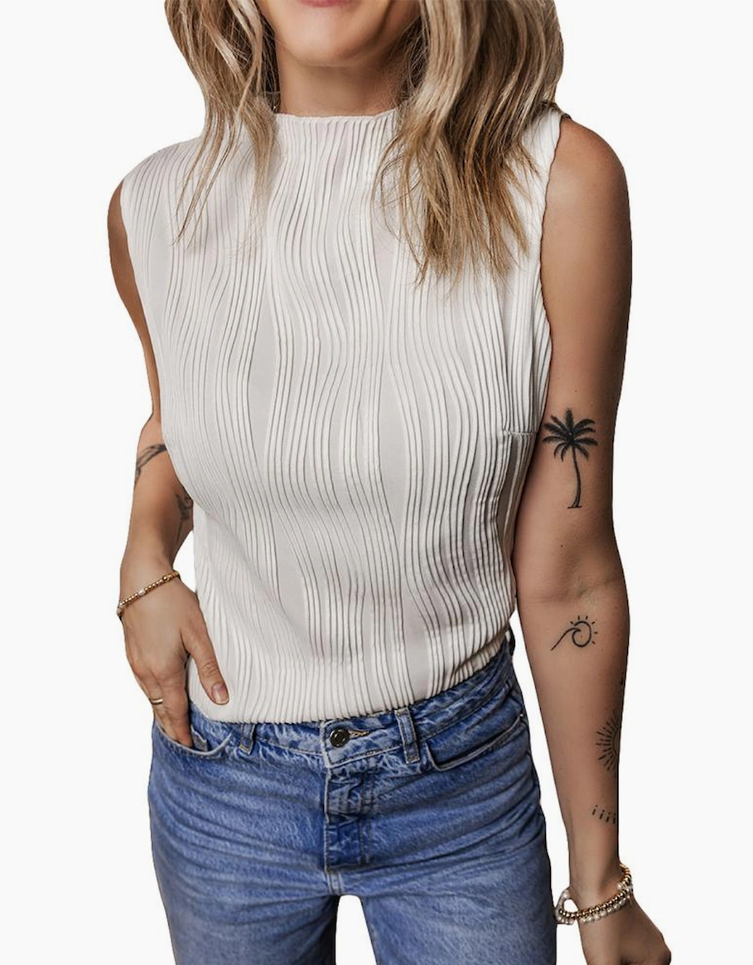 White Solid Color Wavy Textured Round Neck Tank Top