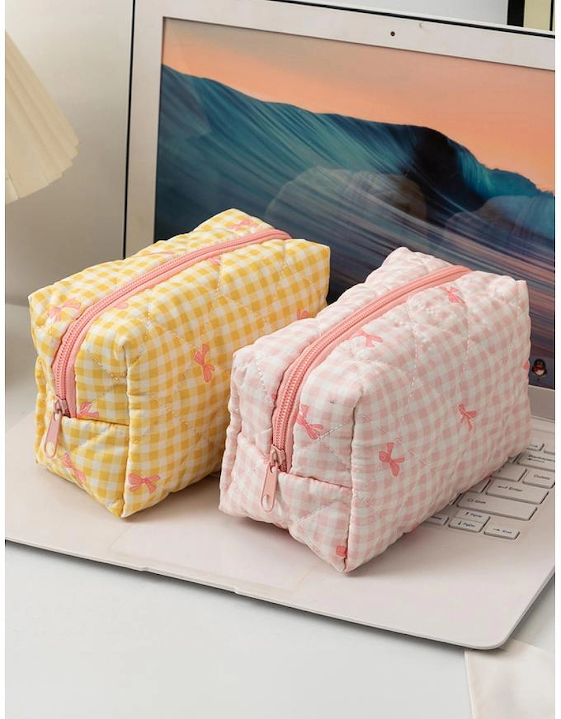 White Sweet Bow Knot Print Quilted Zipper Cosmetic Bag