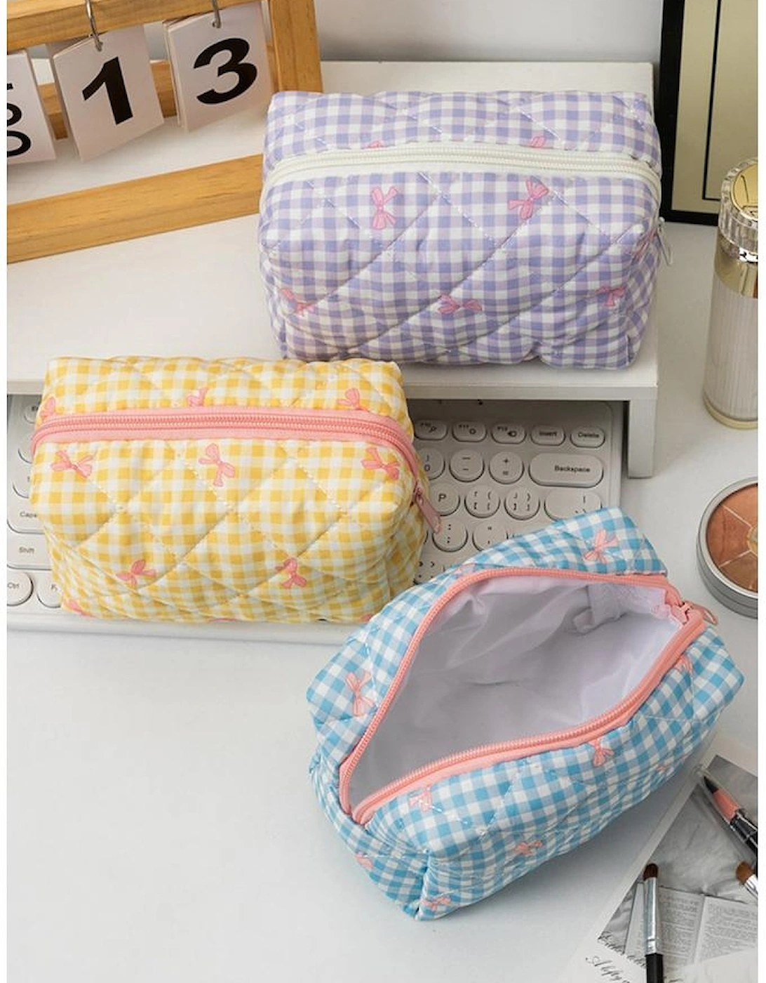 White Sweet Bow Knot Print Quilted Zipper Cosmetic Bag