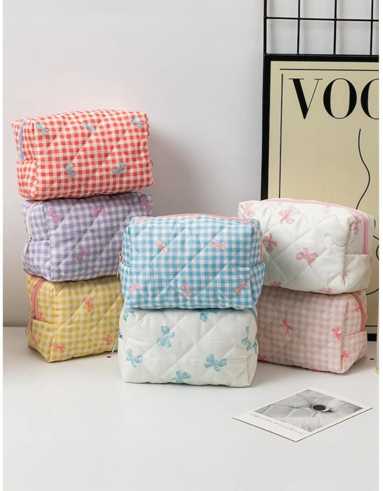 White Sweet Bow Knot Print Quilted Zipper Cosmetic Bag